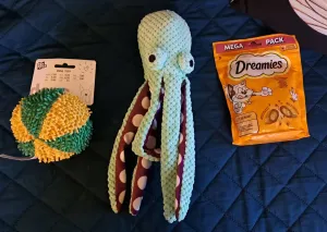 Pamlsky pro Julinku a hračky pro Matýska. ❤️